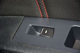 2015款吉利GX7运动版2.0L自动尊享型
