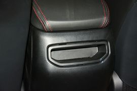 2015款吉利GX7运动版2.0L自动尊享型