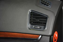 2015款吉利GX7运动版2.0L自动尊享型