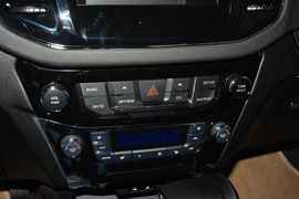 2015款吉利GX7运动版2.0L自动尊享型
