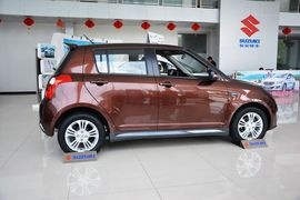2014款铃木雨燕1.5L自动时尚型