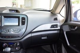 2015款吉利英伦C5三厢