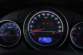 2015款吉利英伦C5三厢