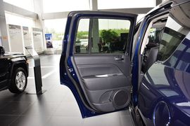 2014款Jeep指南者2.4L四驱舒适版