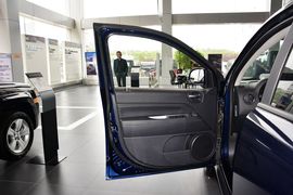 2014款Jeep指南者2.4L四驱舒适版