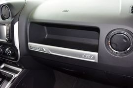 2014款Jeep指南者2.4L四驱舒适版