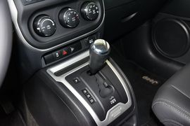 2014款Jeep指南者2.4L四驱舒适版