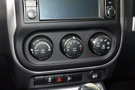 2014款Jeep指南者2.4L四驱舒适版