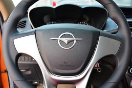 2015款海马第四代福美来1.6L自动风尚型