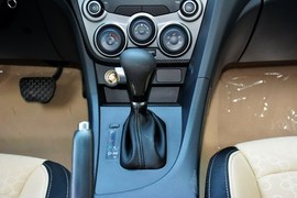 2015款海马第四代福美来1.6L自动风尚型