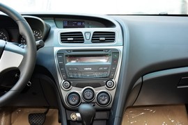 2015款海马第四代福美来1.6L自动风尚型