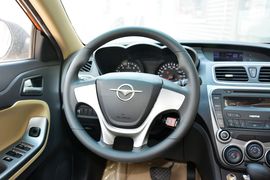 2015款海马第四代福美来1.6L自动风尚型