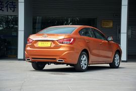 2015款海马第四代福美来1.6L自动风尚型