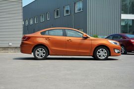 2015款海马第四代福美来1.6L自动风尚型