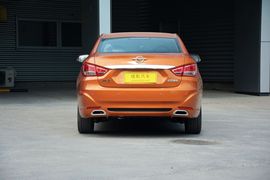 2015款海马第四代福美来1.6L自动风尚型