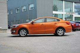 2015款海马第四代福美来1.6L自动风尚型