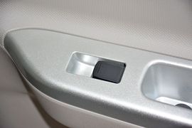 2015款长安悦翔V3