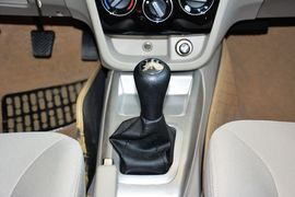 2015款长安悦翔V3