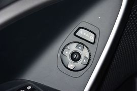2015款现代全新胜达2.4L自动四驱智能型