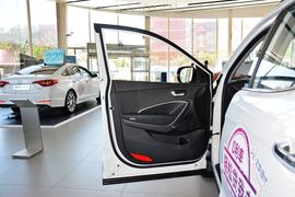 2015款现代全新胜达2.4L自动四驱智能型