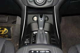 2015款现代全新胜达2.4L自动四驱智能型