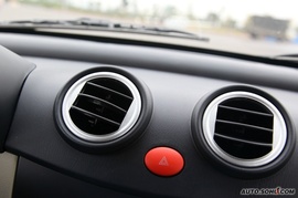 2009款力帆320新内饰版试驾