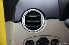 2009款力帆320新内饰版试驾