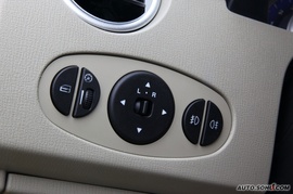 2009款力帆320新内饰版试驾