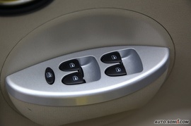 2009款力帆320新内饰版试驾