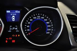 2015款现代朗动1.6L自动领先型