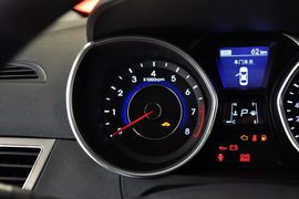 2015款现代朗动1.6L自动领先型