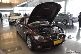 2010款宝马330i敞篷版