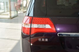 2015款比亚迪M6