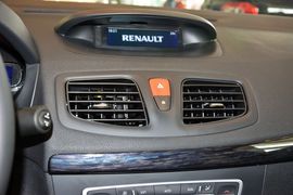 2015款雷诺风朗2.0L标准版