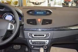 2015款雷诺风朗2.0L标准版