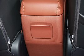 2015款比亚迪速锐1.5L手动豪华型