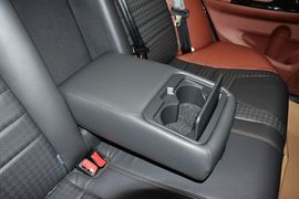 2015款比亚迪速锐1.5L手动豪华型