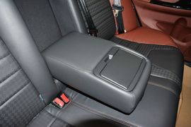 2015款比亚迪速锐1.5L手动豪华型