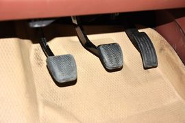 2015款比亚迪速锐1.5L手动豪华型