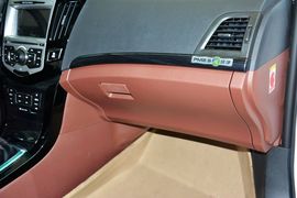 2015款比亚迪速锐1.5L手动豪华型