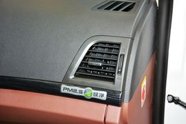 2015款比亚迪速锐1.5L手动豪华型
