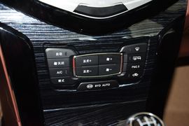 2015款比亚迪速锐1.5L手动豪华型