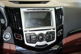 2015款比亚迪速锐1.5L手动豪华型