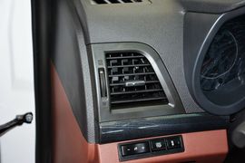 2015款比亚迪速锐1.5L手动豪华型