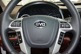 2015款比亚迪速锐1.5L手动豪华型