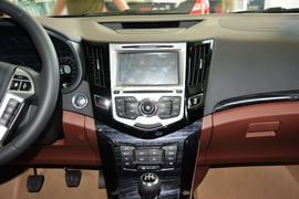2015款比亚迪速锐1.5L手动豪华型