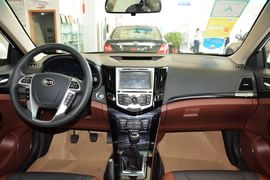 2015款比亚迪速锐1.5L手动豪华型