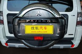 2015款三菱帕杰罗3.0L精英版