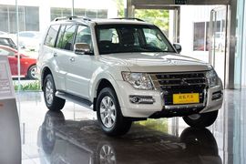 2015款三菱帕杰罗3.0L精英版