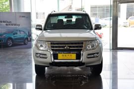 2015款三菱帕杰罗3.0L精英版